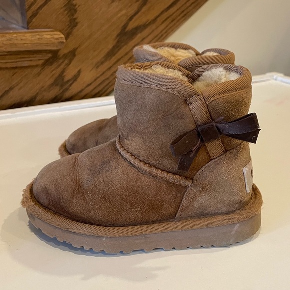 Toddler size 7 Ugg boots - Picture 3 of 3